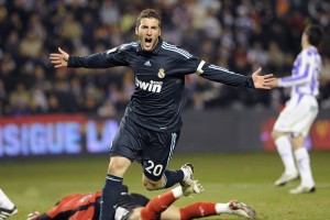 九游官网-战队策略：赛场选英雄数据揭示当下版本偏好与禁用热点，战队赛加不加英雄胜率